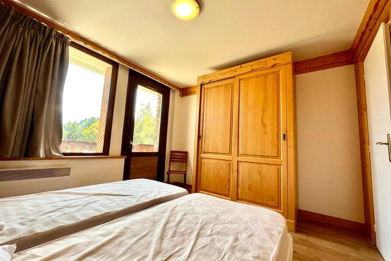 Cosy Chalet With Terrace Комбо Екстериор снимка
